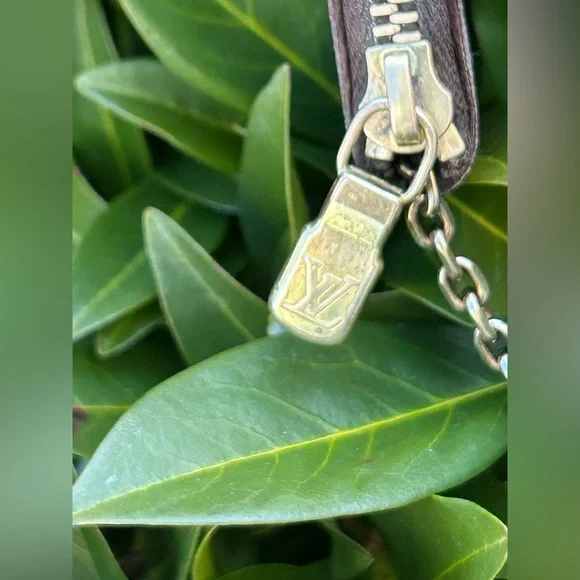 Louis Vuitton key pouch key cles iconic monogram canvas - Picture 12 of 15